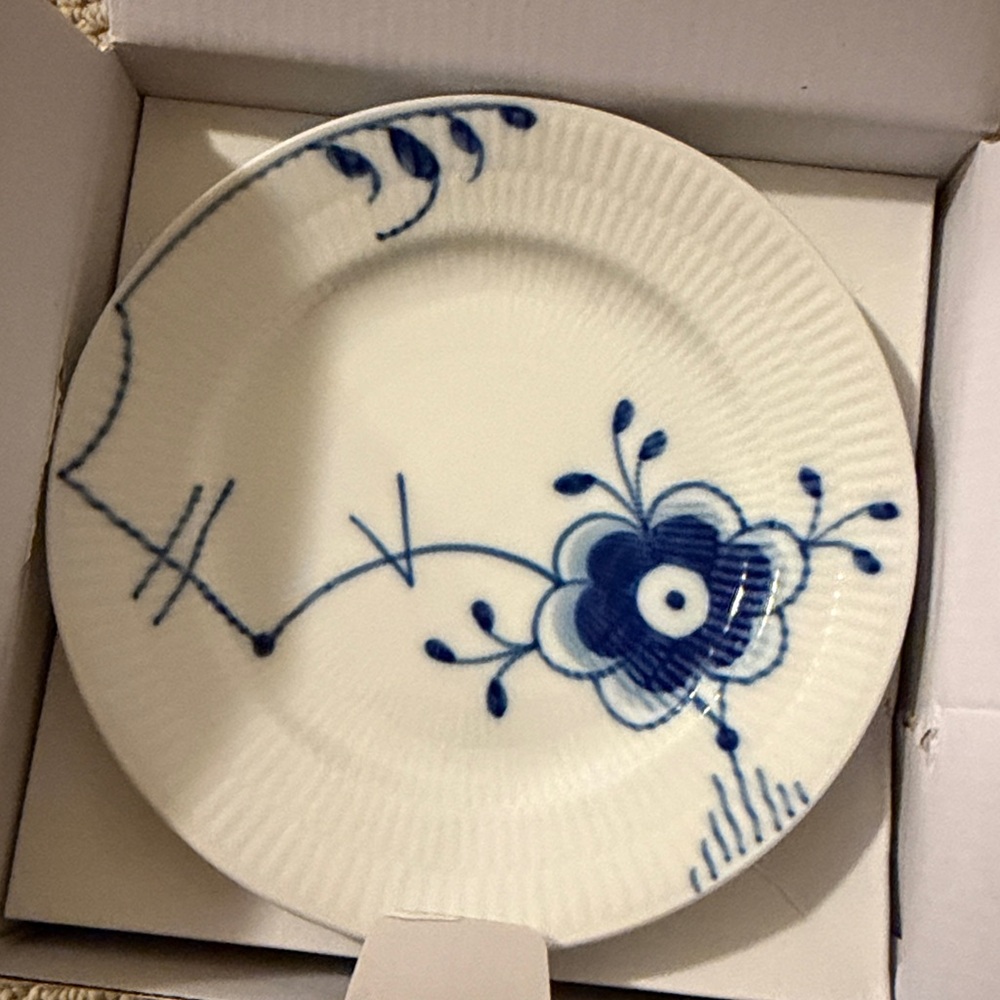 NWT Royal Copenhagen Blue Fluted Mega 17cm plate - Picture 4 of 5